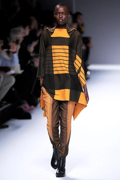Look 30